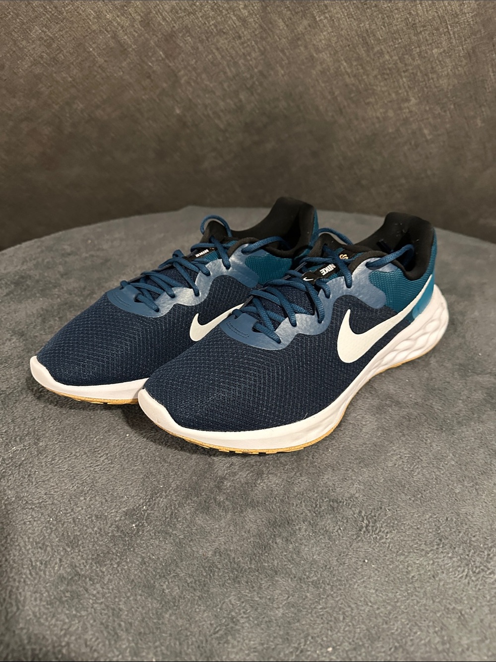 Nike Revolution 6
Men's Road Running Shoes Blue size 14